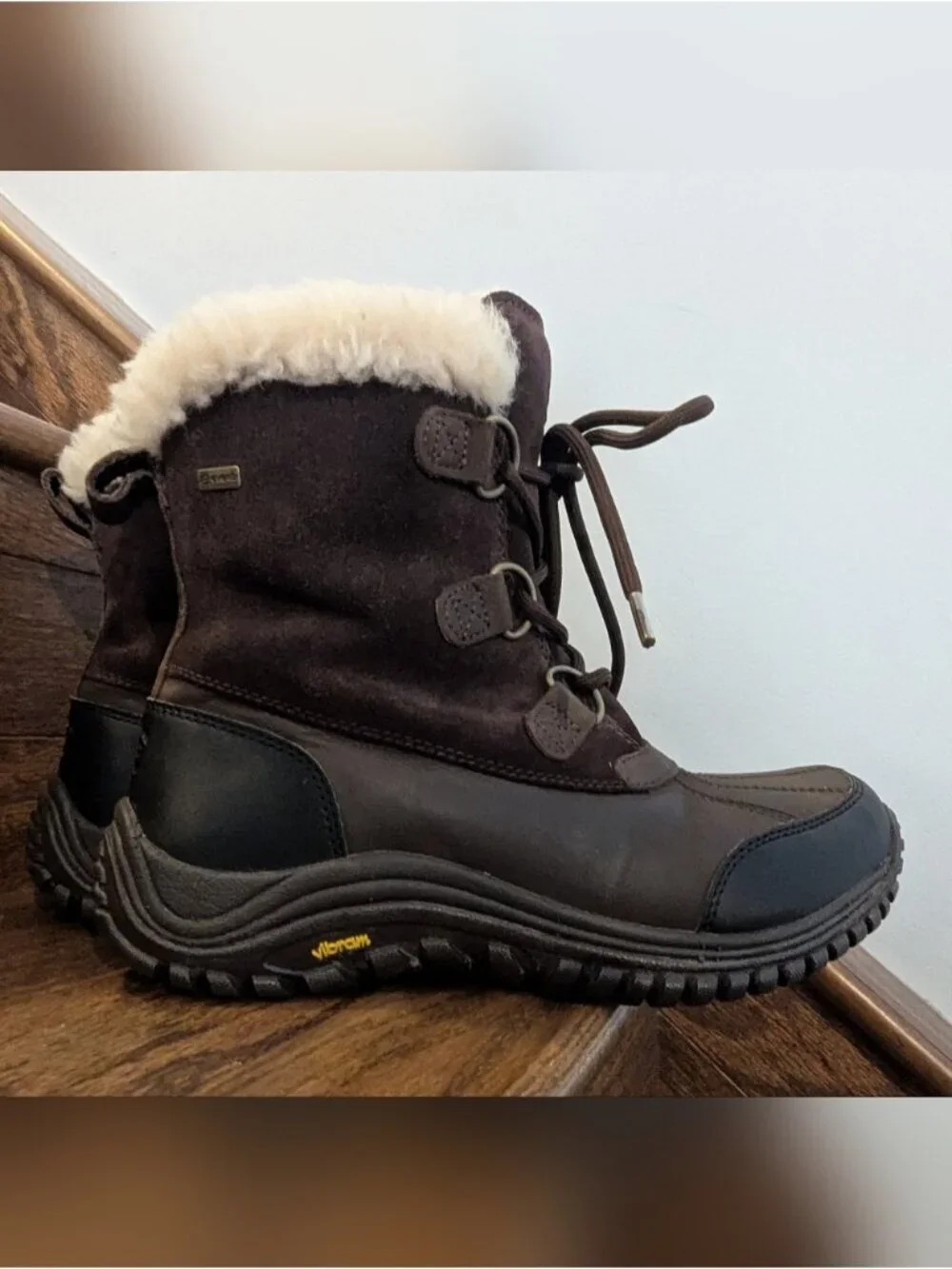 Ugg Australia Ostrander Women Round Toe Leather Winter Boot Black Sz 8 Like New!